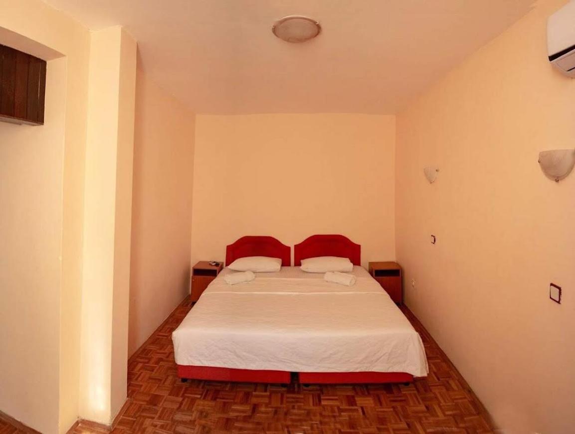 Apartments Dunja Sveti Stefan Eksteriør bilde